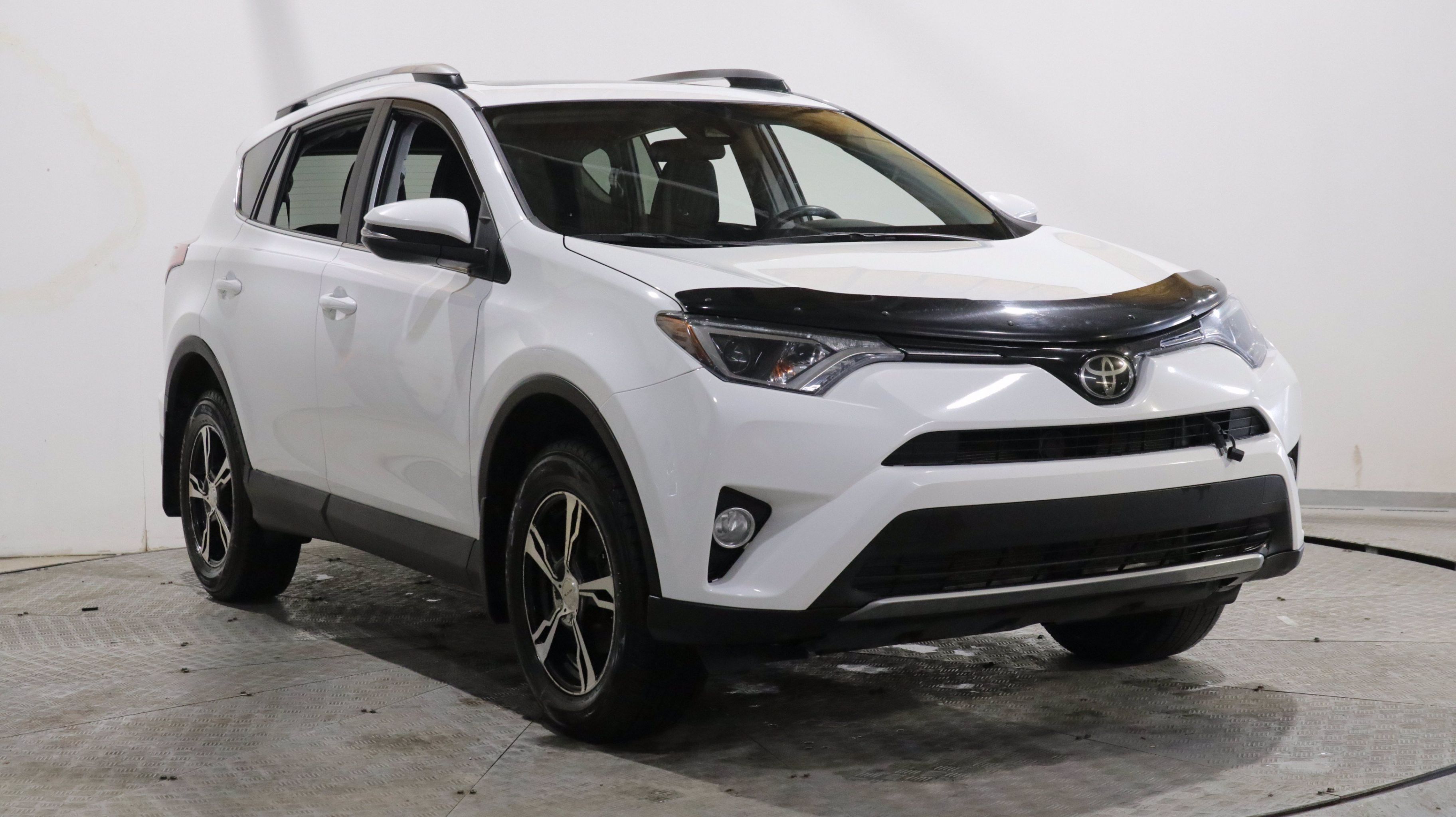 Toyota Rav Xle Awd Auto A C Toit Mags Cam Recul Bluetooth Usag E