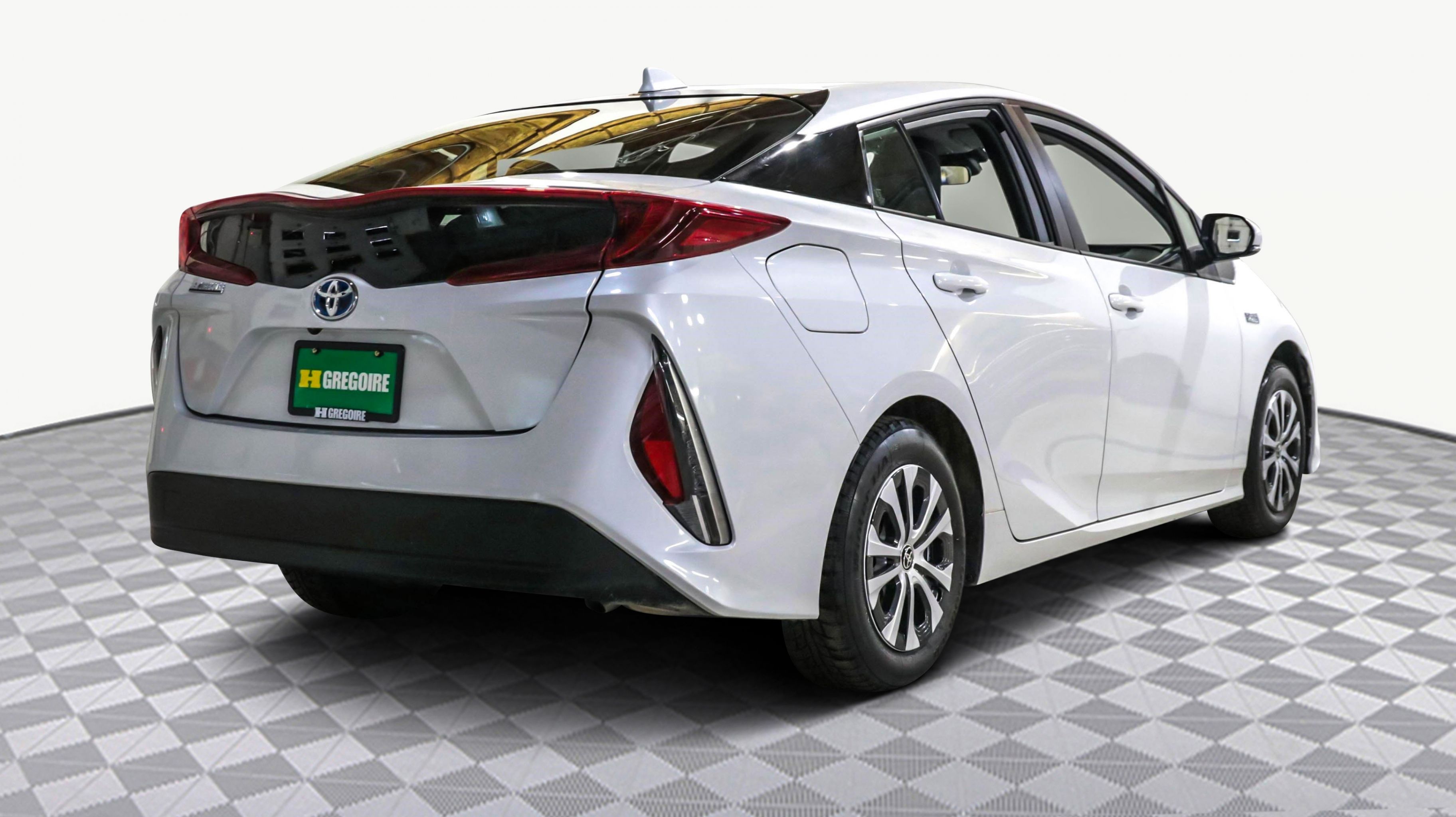 Toyota Prius Prime Hybride Rechargeable Bas Kilometrage Usag E Et