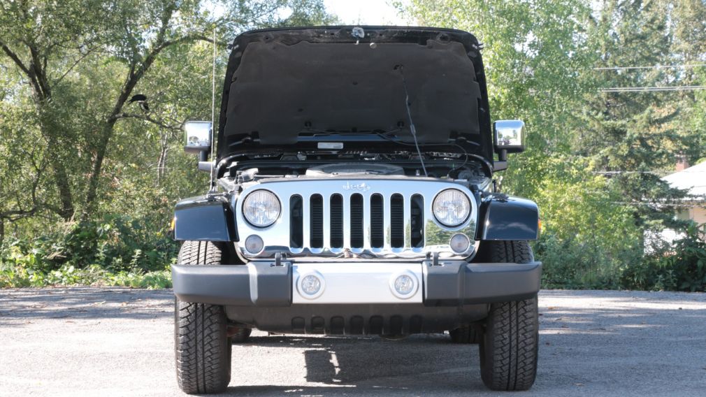 2014 Jeep Wrangler Unlimited Sahara #21