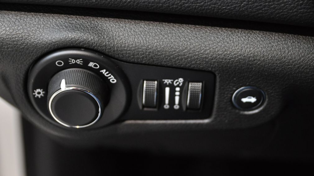2015 Chrysler 200 LX Auto Uconnect USB/AUX A/C Cruise #18