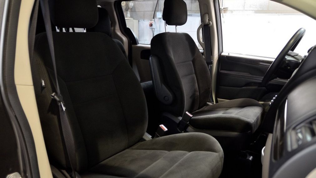 2015 Dodge GR Caravan Canada Value Package A/C-Bizone MP3/AUX Cruise #24