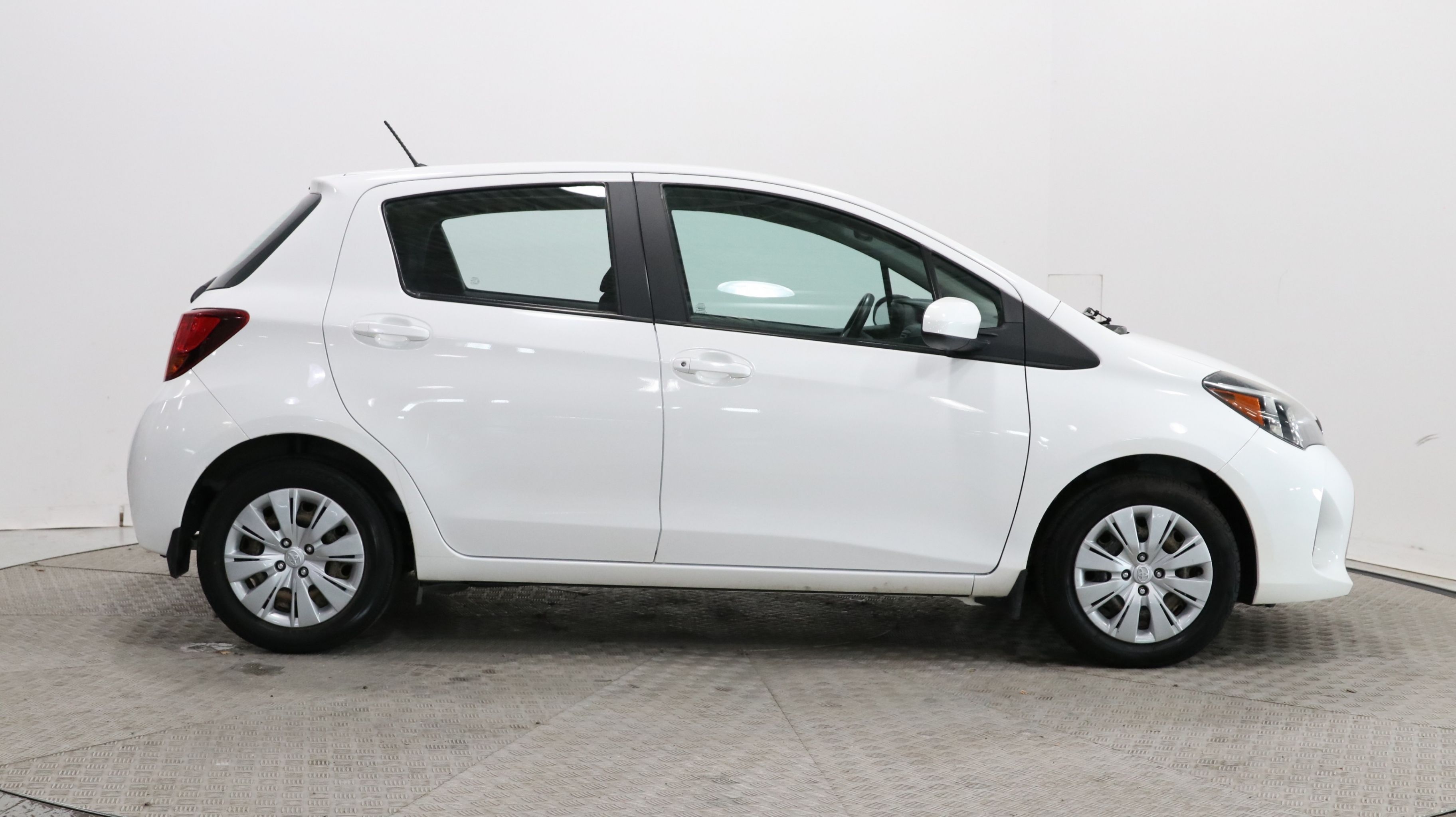 Toyota yaris le