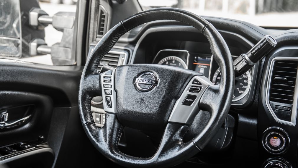 2019 Nissan Titan 4x4 Crew Cab SV Midnight Edition #22