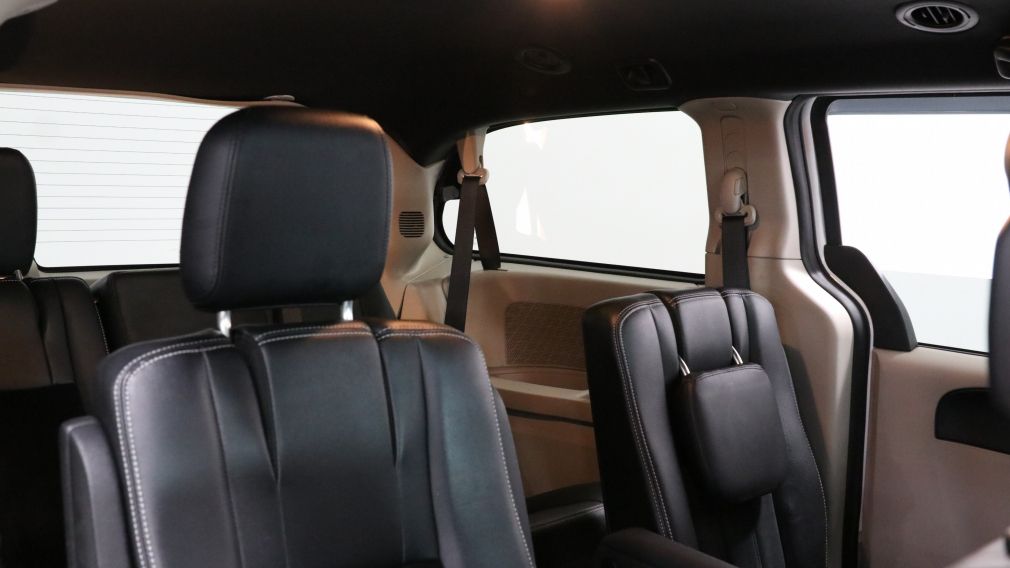 2015 Dodge GR Caravan SXT Premium Plus #17