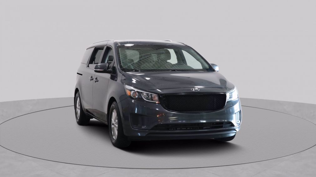 2017 Kia Sedona LX #0