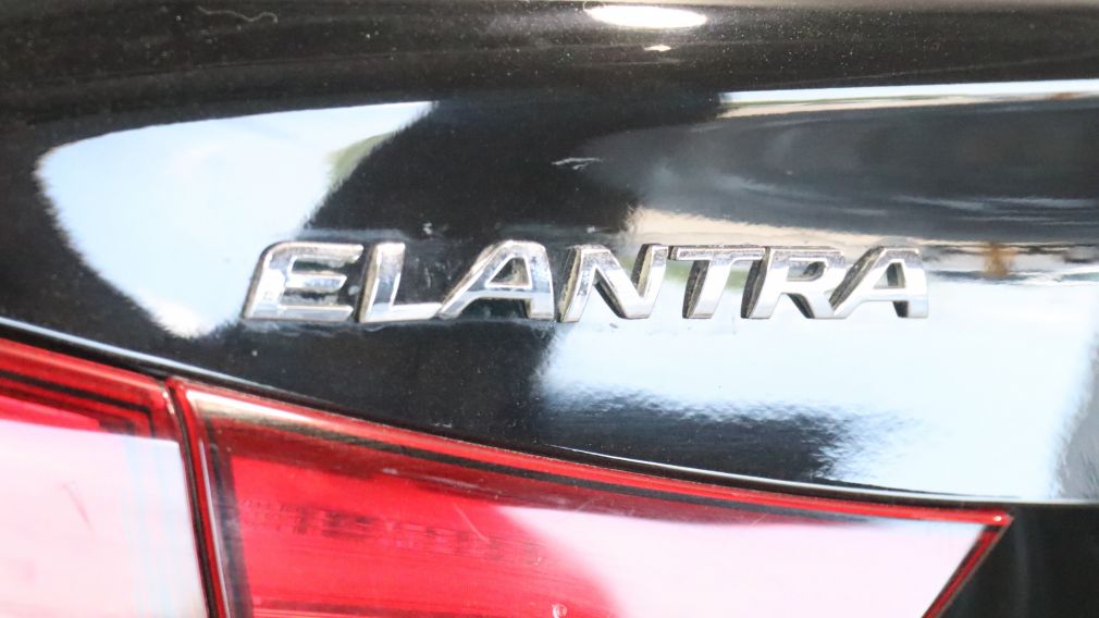 2016 Hyundai Elantra L #17