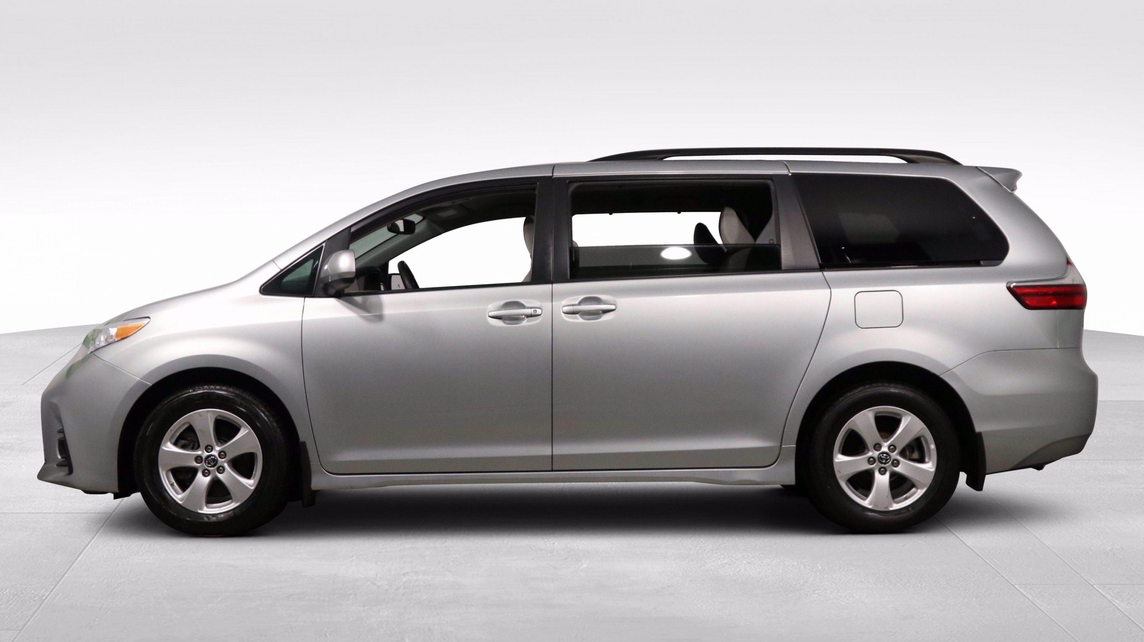 Toyota sienna 2019 размеры