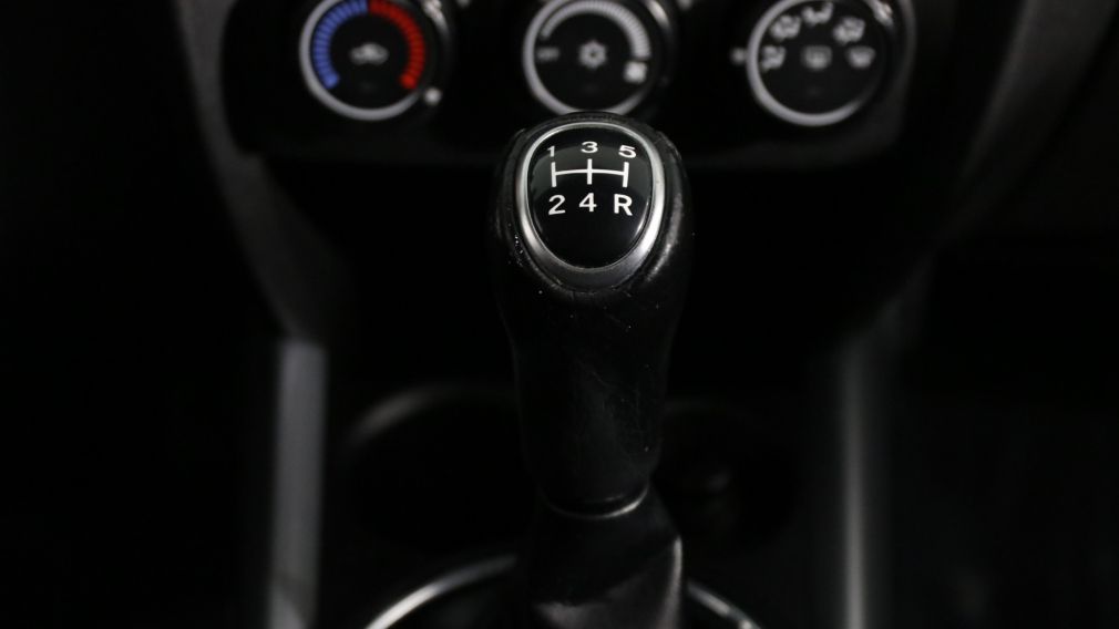 2012 Mitsubishi RVR SE #17