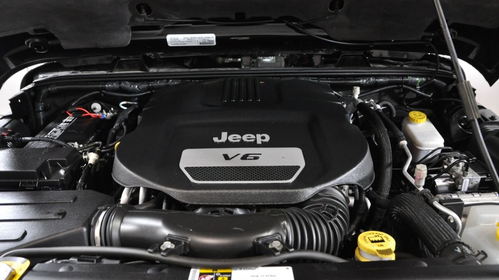 2015 Jeep Wrangler Unlimited Sahara GPS Bluetooth USB/MP3 A/C 2Toits #23