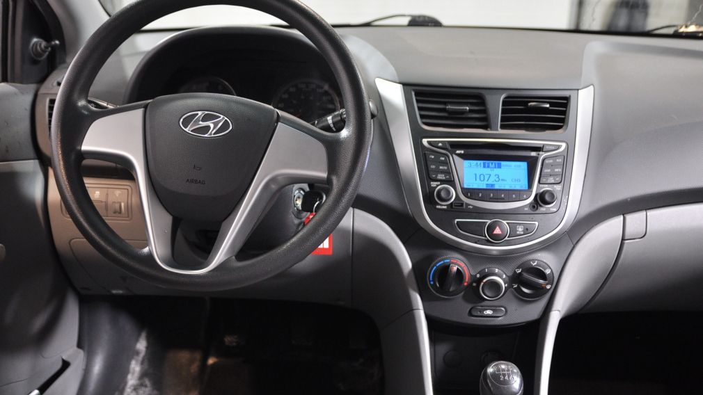 2013 Hyundai Accent L MP3/USB/AUX Fiable et ECONOMIQUE #3
