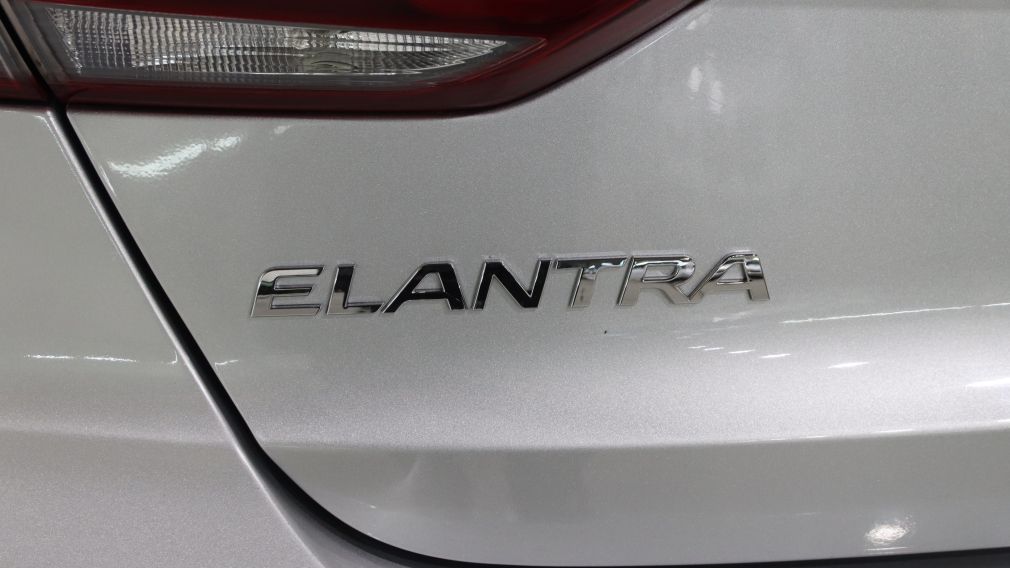 2017 Hyundai Elantra LE #9