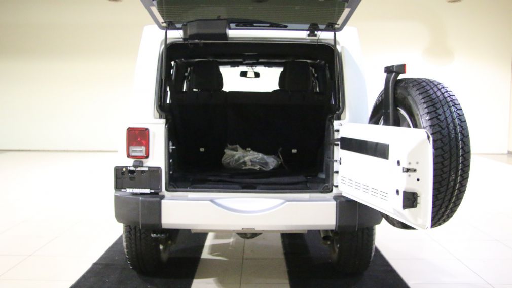 2015 Jeep Wrangler Sahara #29