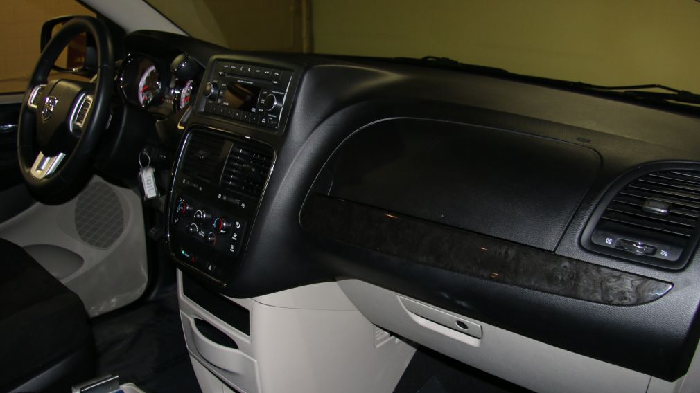 2014 Dodge GR Caravan SXT A/C #25