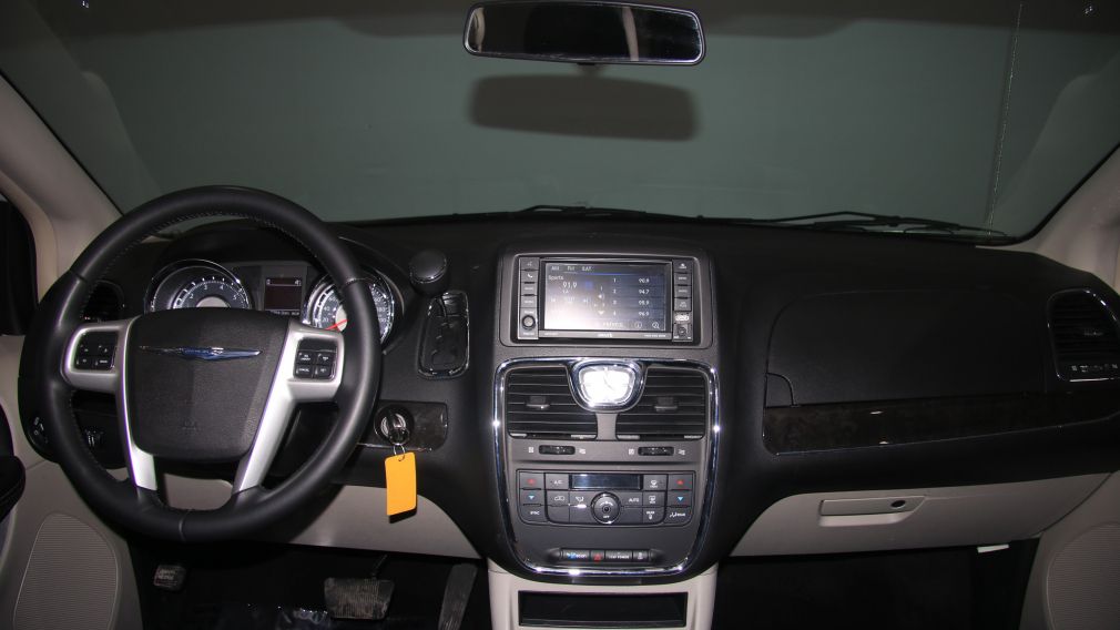 2014 Chrysler Town And Country Touring #12