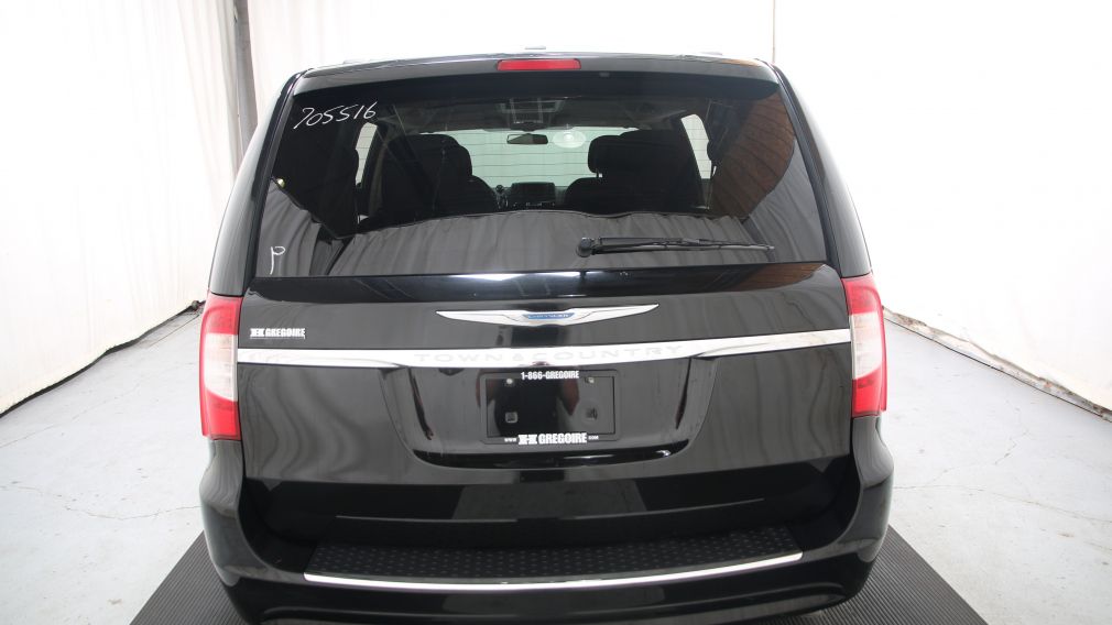 2014 Chrysler Town And Country Touring #5