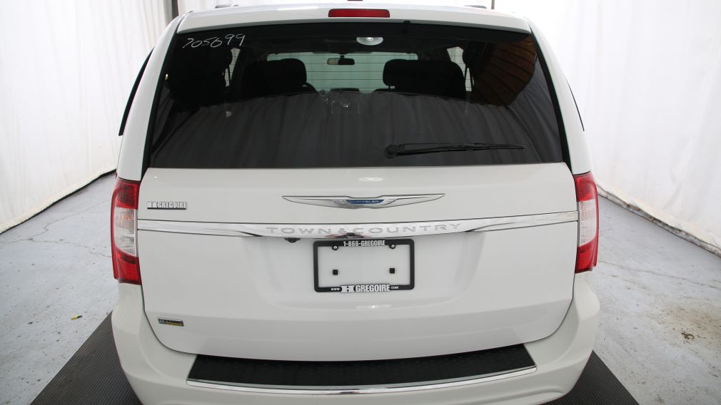2014 Chrysler Town And Country Touring #4