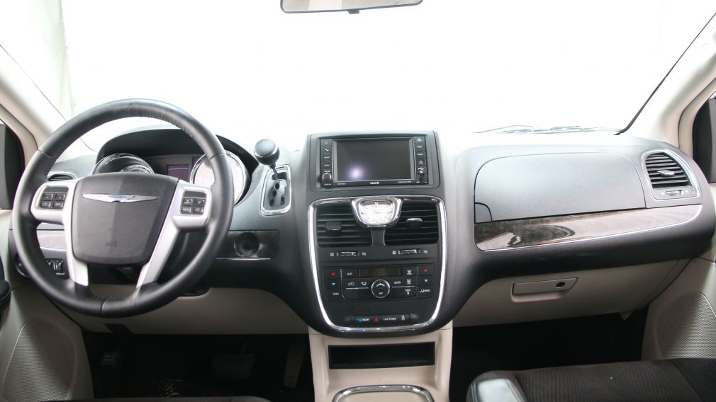 2014 Chrysler Town And Country Touring #10