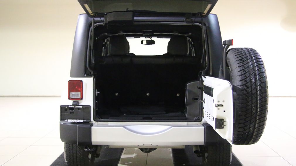 2013 Jeep Wrangler Sahara #29