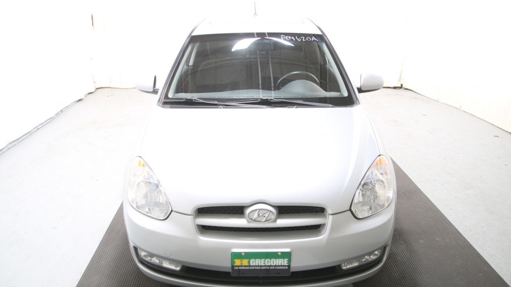 2010 Hyundai Accent GL Sport #2