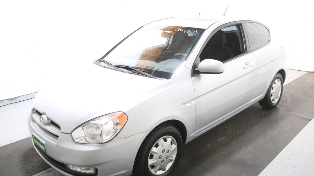 2010 Hyundai Accent GL Sport #2