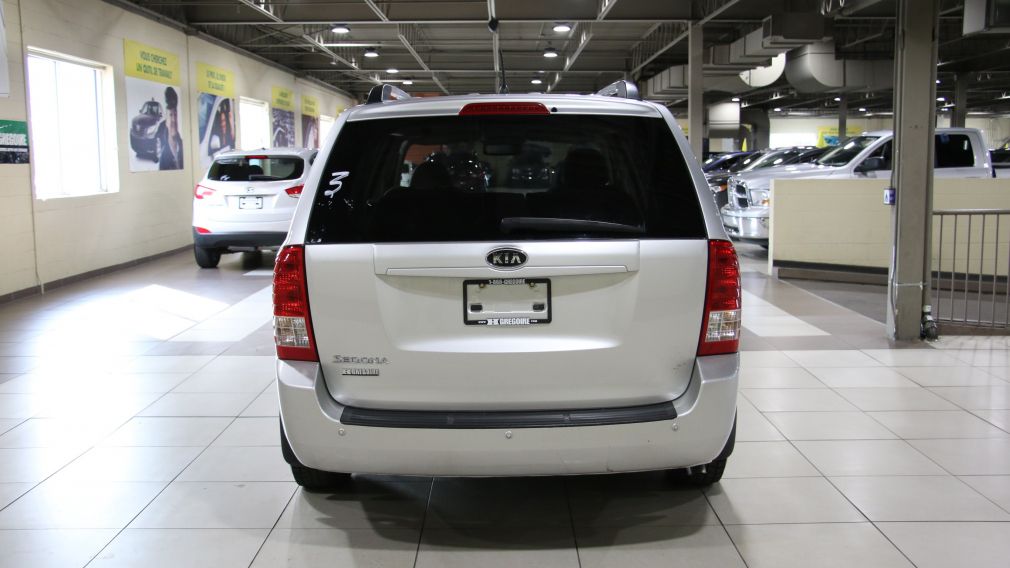 2012 Kia Sedona LX #4