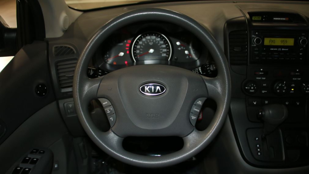 2012 Kia Sedona LX #13