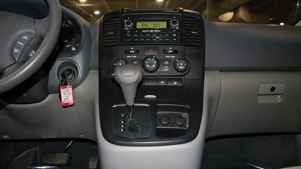 2012 Kia Sedona LX #14