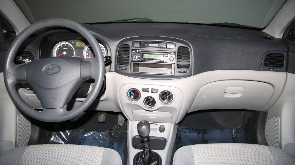 2009 Hyundai Accent L #11