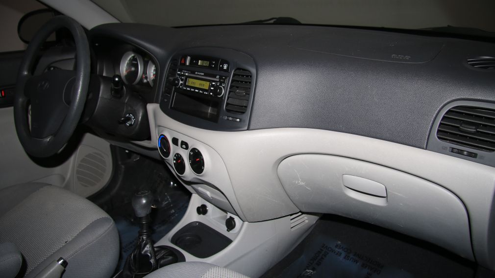 2009 Hyundai Accent L #18