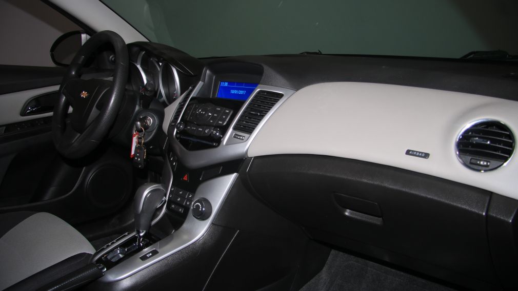 2013 Chevrolet Cruze LS AUTO A/C #19