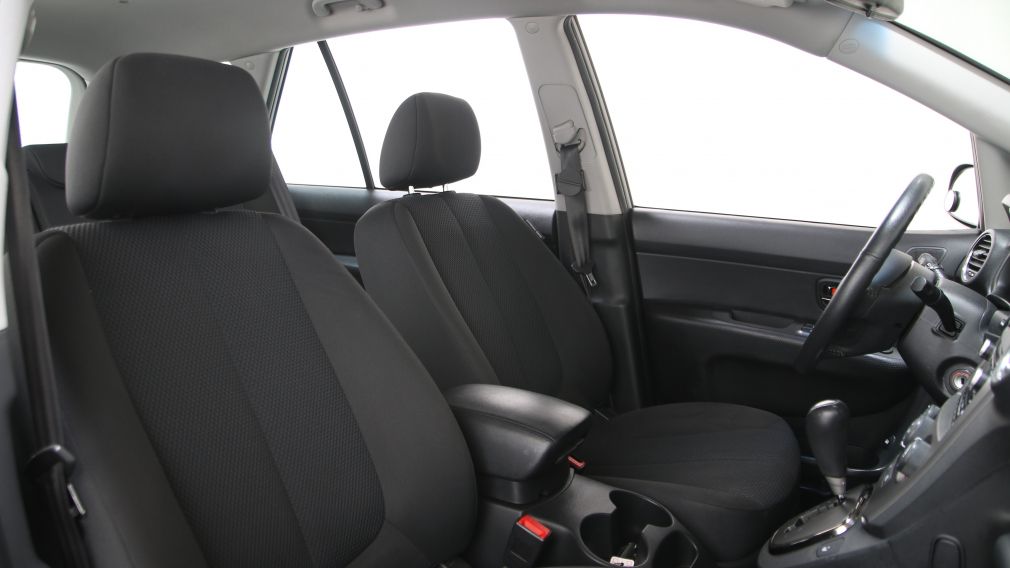 2011 Kia Rondo EX #19