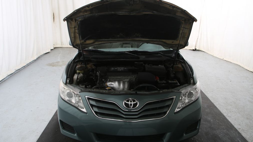 2010 Toyota Camry LE #19