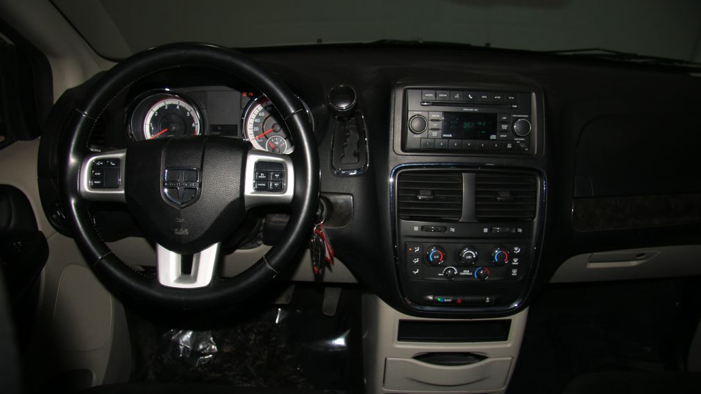 2011 Dodge GR Caravan SXT #14