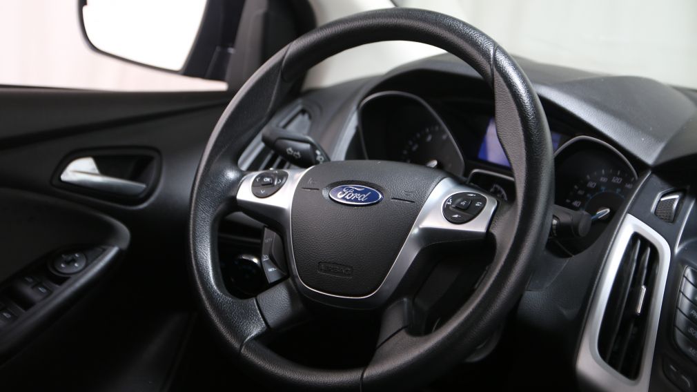 2014 Ford Focus SE #18