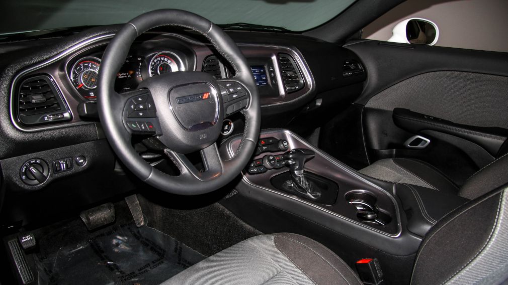 2015 Dodge Challenger SXT #9