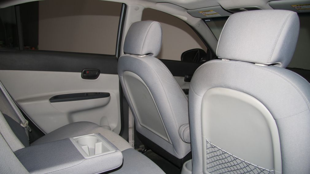 2010 Hyundai Accent GLS #20