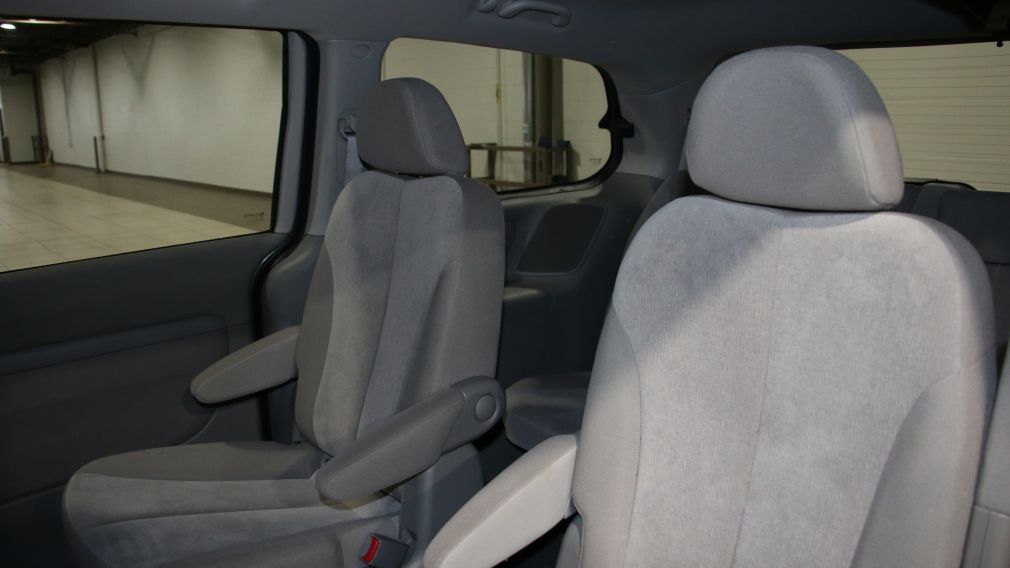 2011 Kia Sedona LX Base #12