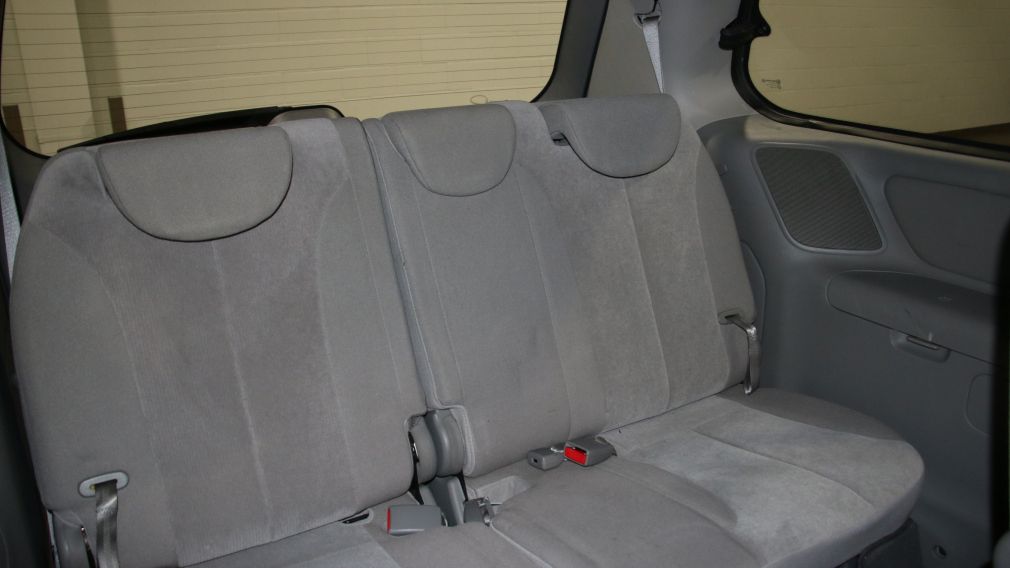 2011 Kia Sedona LX Base #13