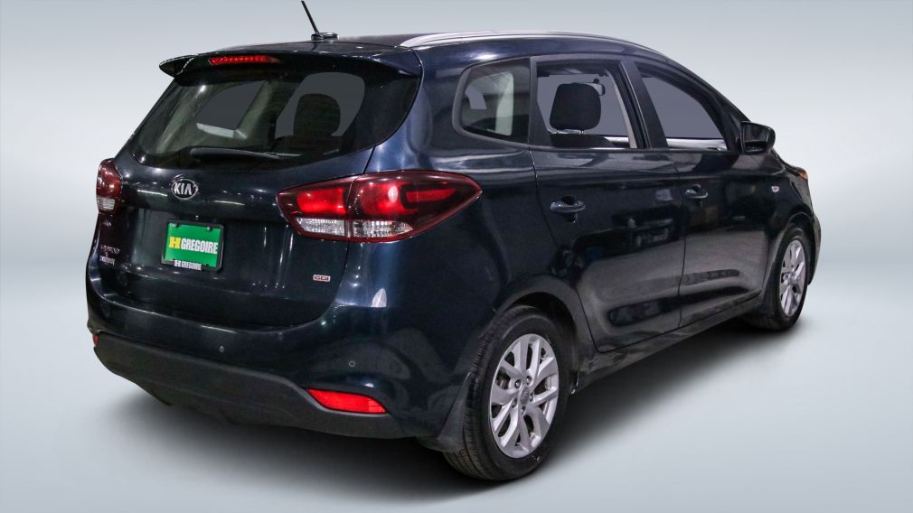 2017 Kia Rondo — photo 6
