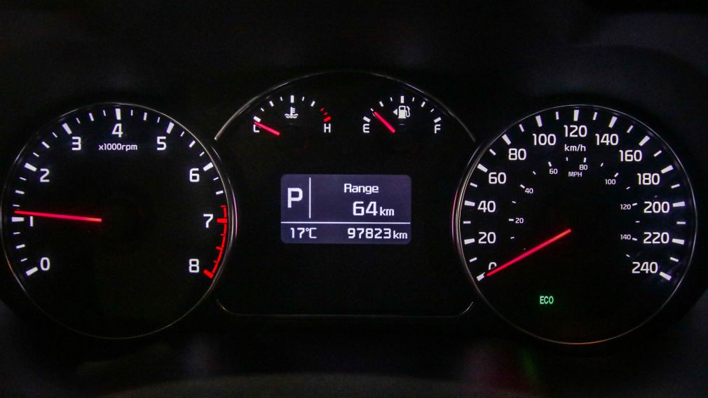 2017 Kia Rondo — photo 8