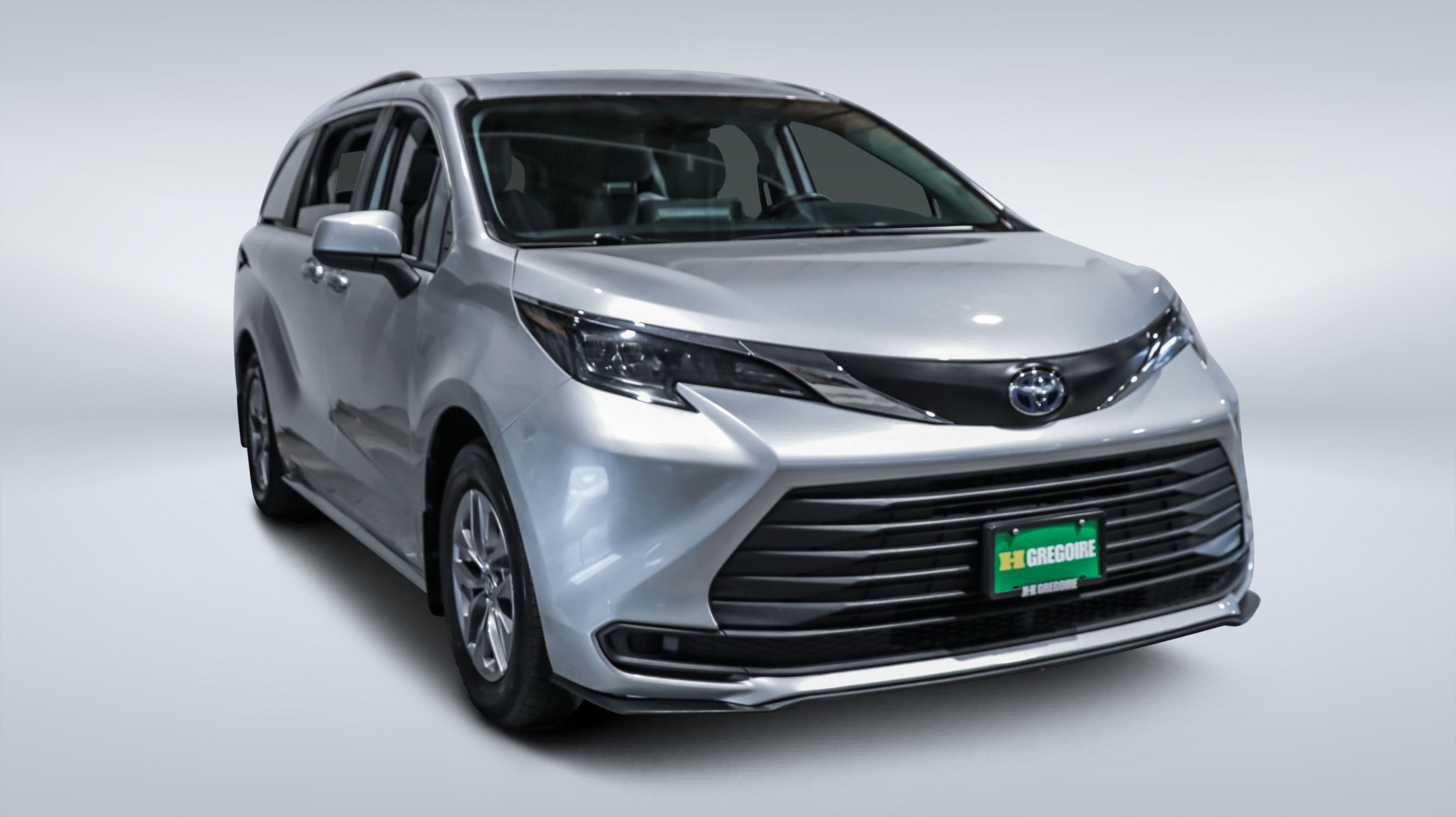 2024 Toyota Sienna — Monbili