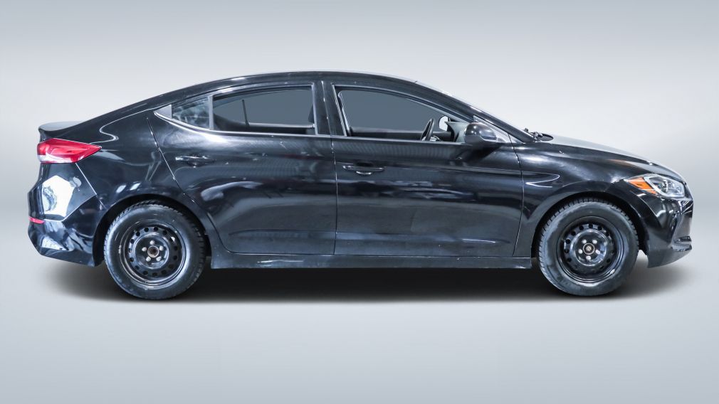 2017 Hyundai Elantra — photo 8