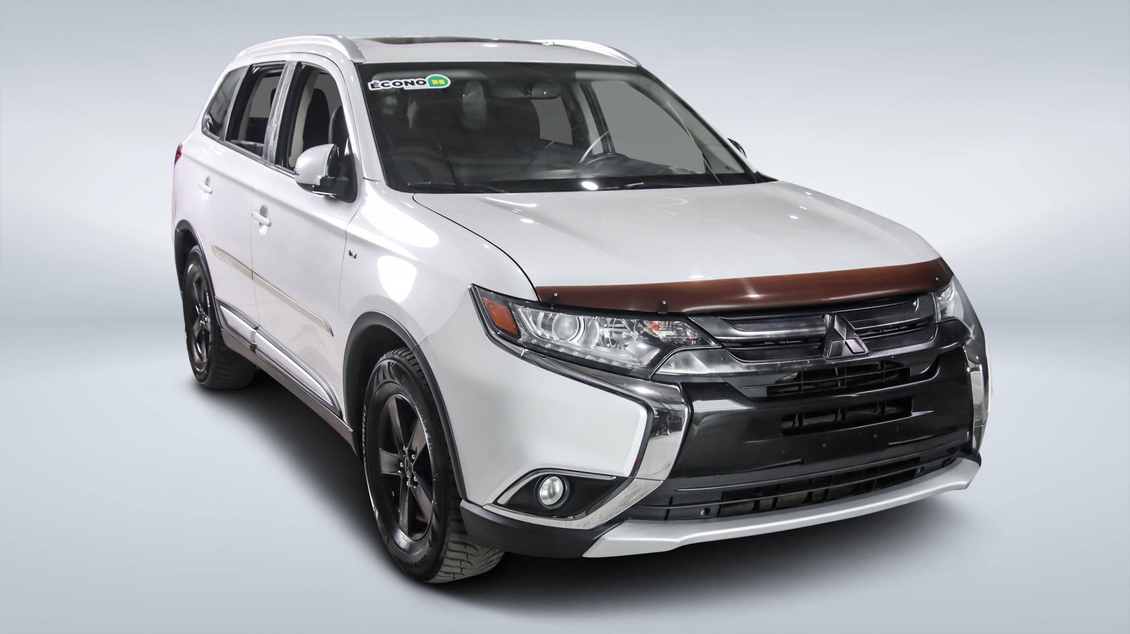 2017 Mitsubishi Outlander — Monbili