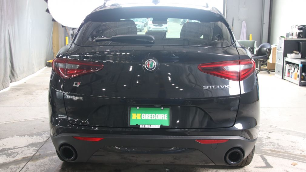 2022 Alfa Romeo Stelvio — photo 5