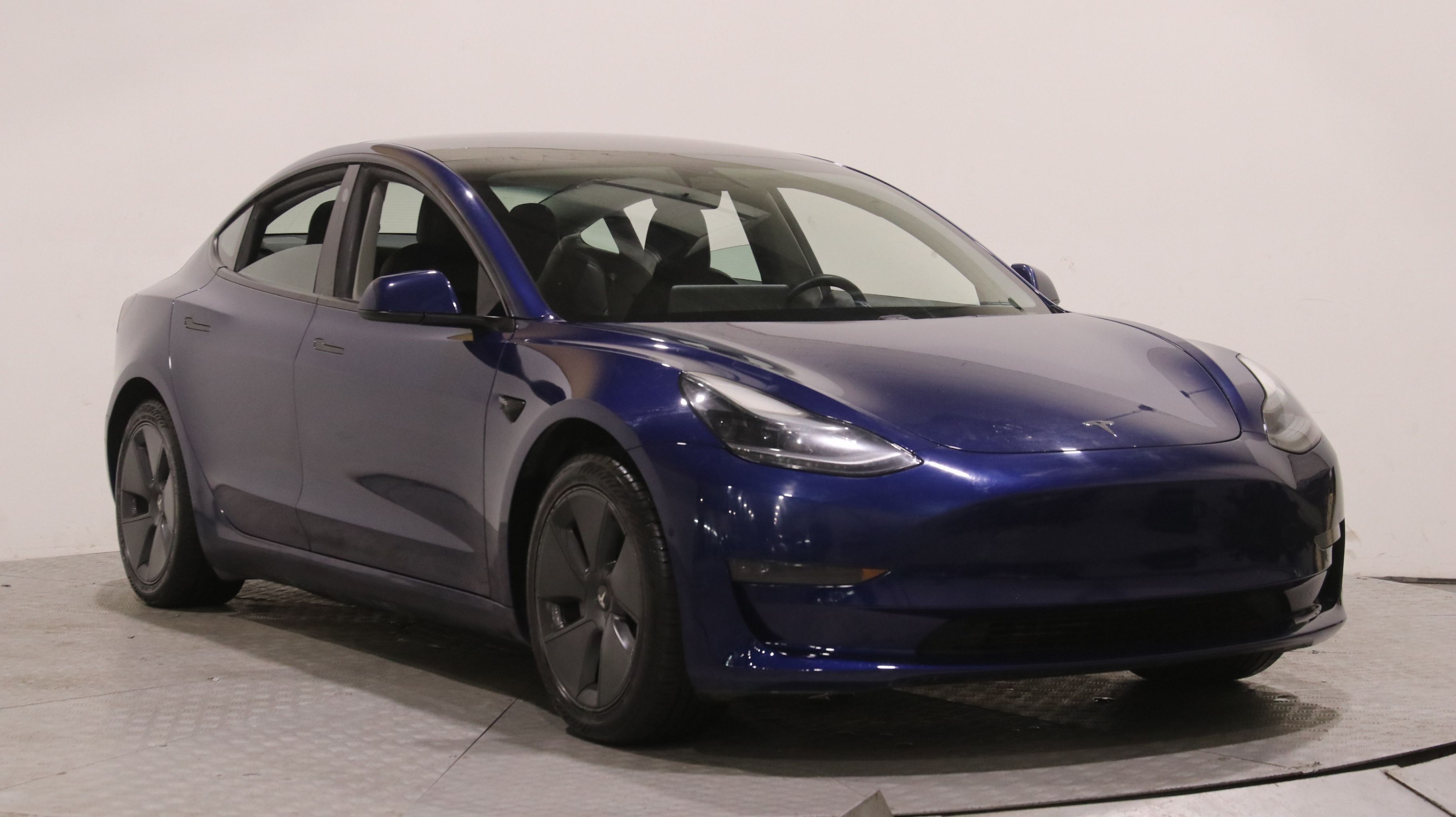 2021 Tesla Model 3 (Toit ouvrant) — Monbili