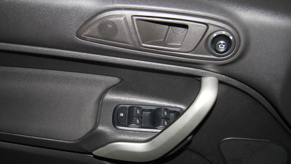 2013 Ford Fiesta SE #7