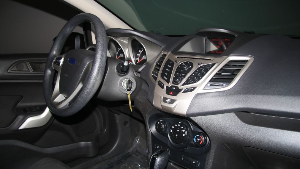 2013 Ford Fiesta SE #17