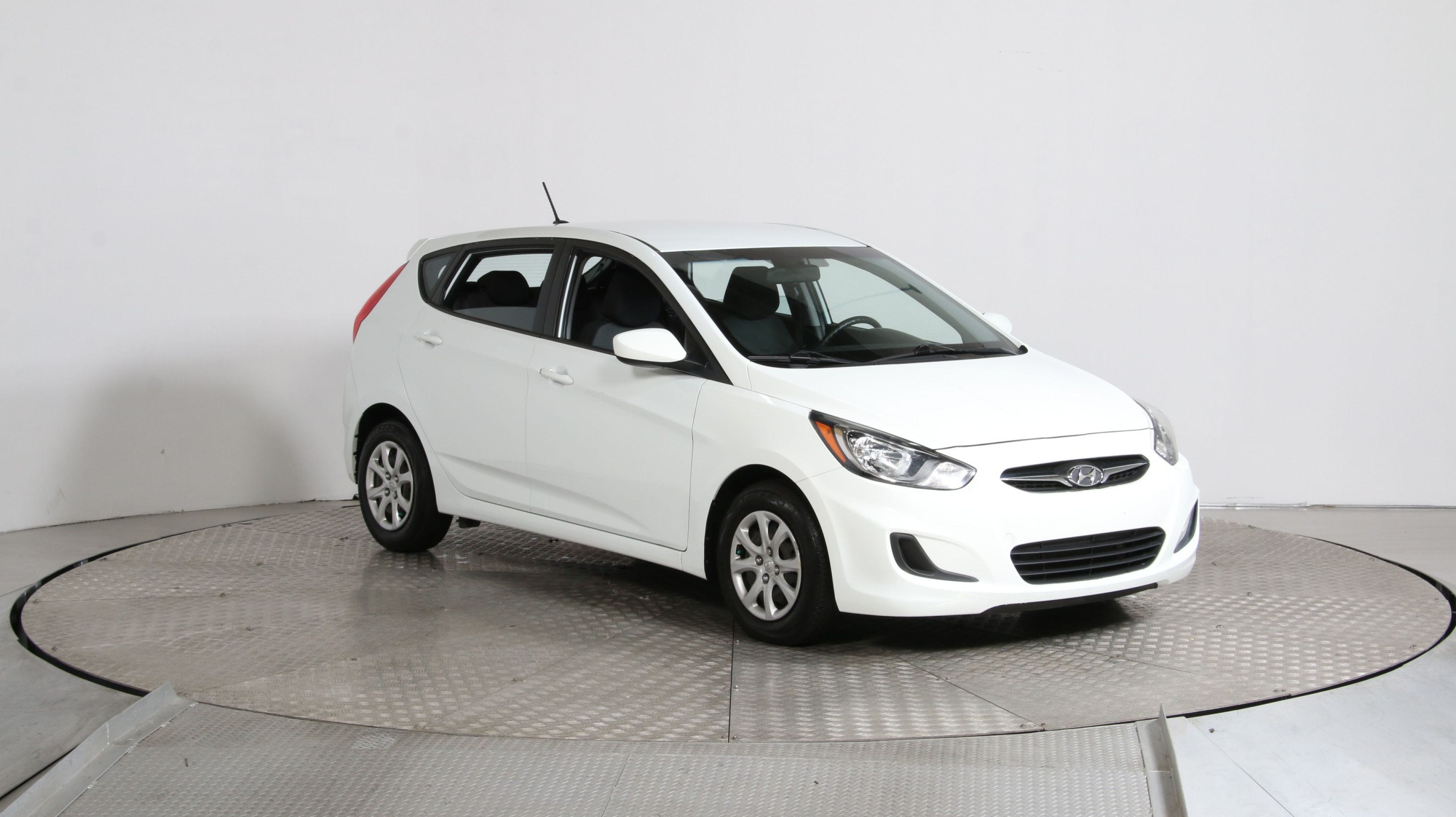 Hyundai Accent 2013 HATCHBACK GL AUTO A/C GR ELECT usagée et d’occasion ...