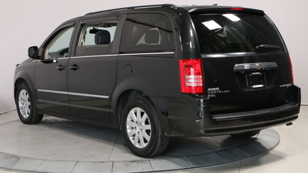 2010 Chrysler Town And Country Touring #4
