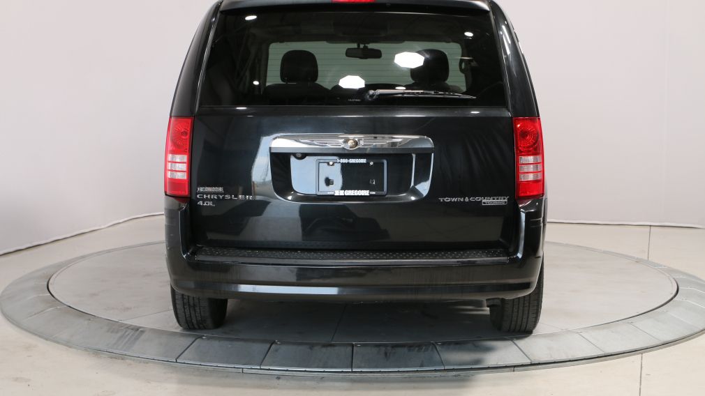 2010 Chrysler Town And Country Touring #5